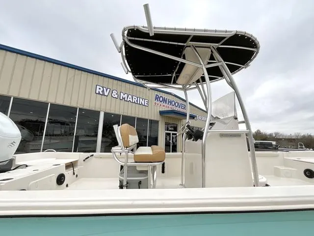 Slide: The Image of Carolina Skiff 25 LS 2025 - 16