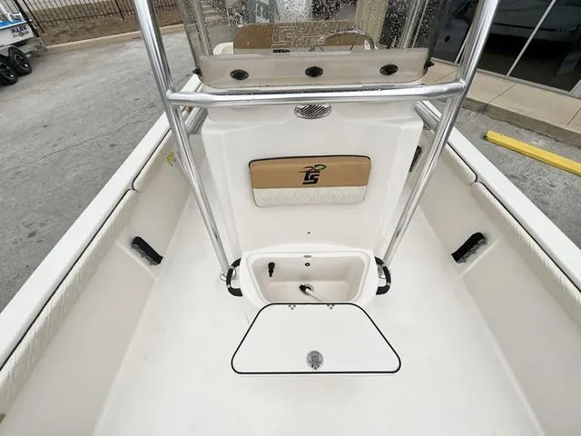 Slide: The Image of Carolina Skiff 25 LS 2025 - 19