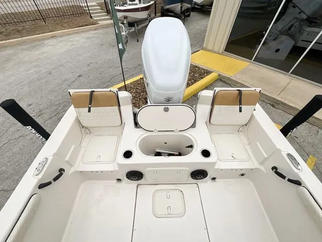 Slide: The Image of Carolina Skiff 25 LS 2025 - 6