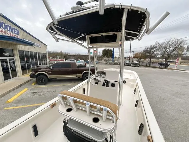 Slide: The Image of Carolina Skiff 25 LS 2025 - 7