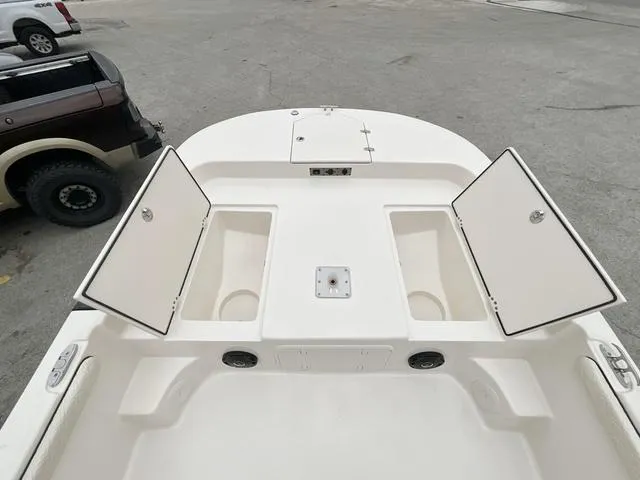 Slide: The Image of Carolina Skiff 25 LS 2025 - 8