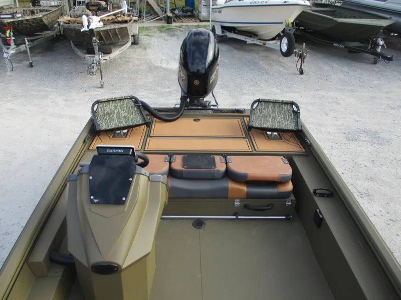 Slide: The Image of 2025 Avid 18 Rogue SC boat interior with motor and seating. - 8