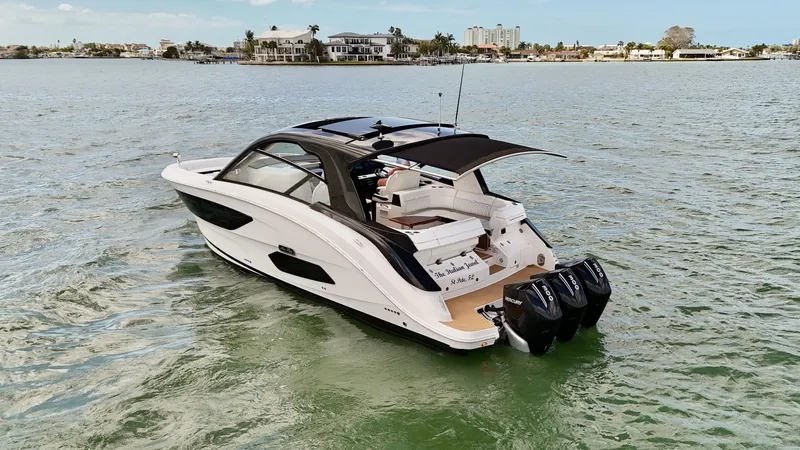 Slide: The Image of Sea Ray Sundancer 370 Outboard 2023 - 13
