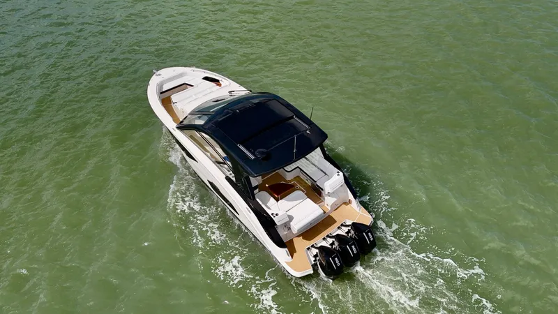 Slide: The Image of Sea Ray Sundancer 370 Outboard 2023 - 19