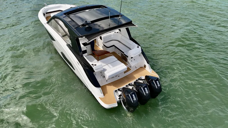Slide: The Image of Sea Ray Sundancer 370 Outboard 2023 - 23