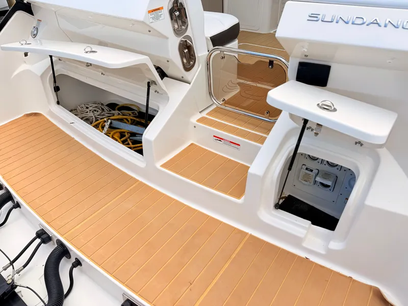 Slide: The Image of Sea Ray Sundancer 370 Outboard 2023 - 30