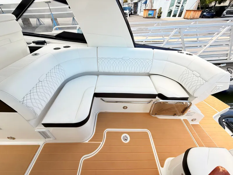 Slide: The Image of Sea Ray Sundancer 370 Outboard 2023 - 33