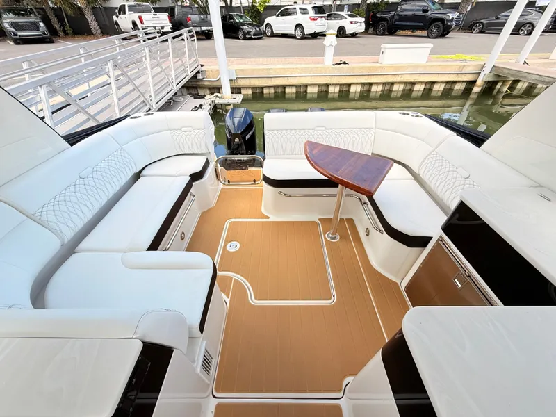 Slide: The Image of Sea Ray Sundancer 370 Outboard 2023 - 38