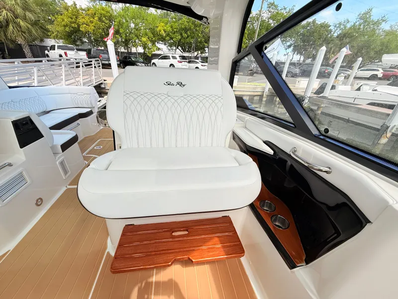 Slide: The Image of Sea Ray Sundancer 370 Outboard 2023 - 42