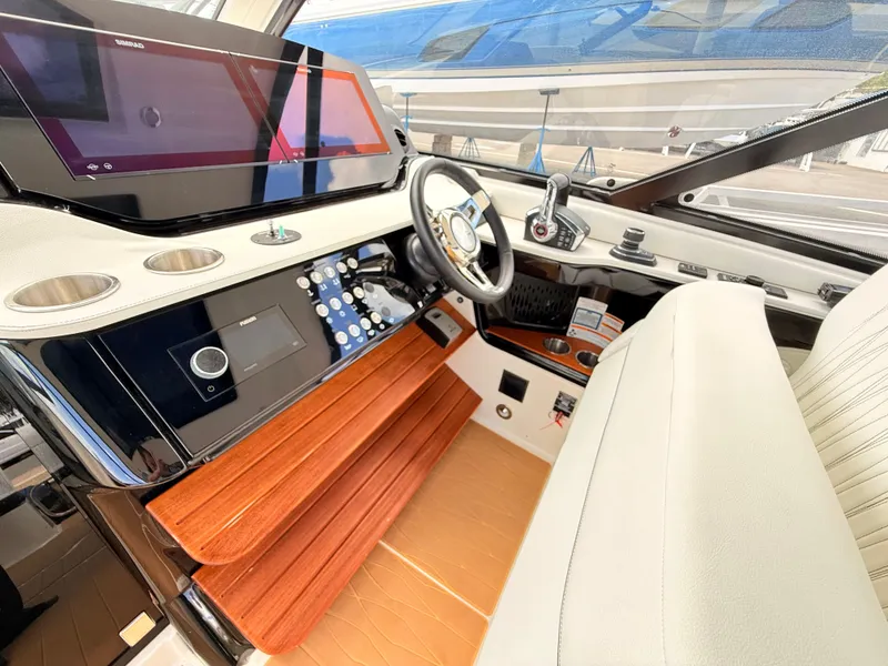 Slide: The Image of Sea Ray Sundancer 370 Outboard 2023 - 46