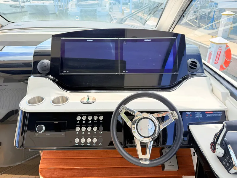 Slide: The Image of Sea Ray Sundancer 370 Outboard 2023 - 48