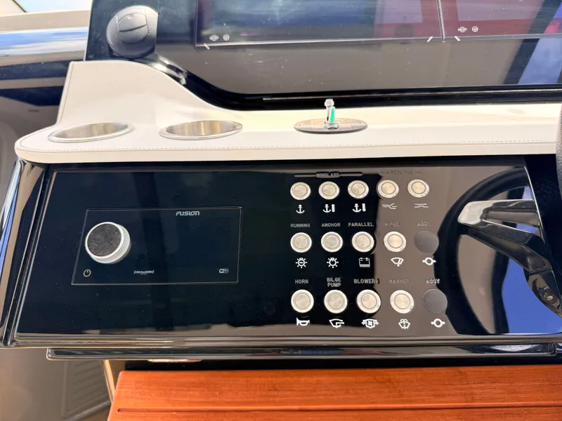 Slide: The Image of Sea Ray Sundancer 370 Outboard 2023 - 49