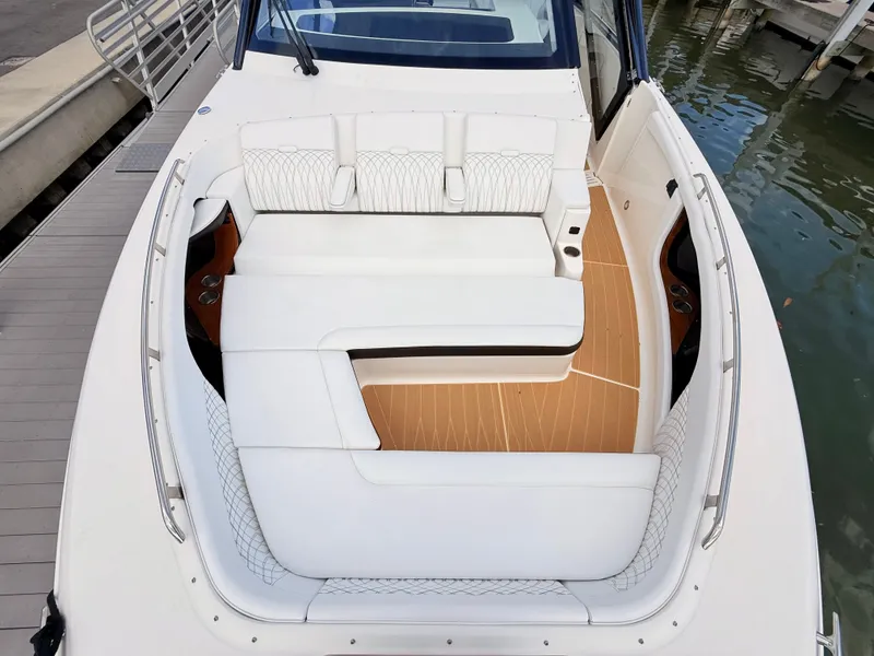 Slide: The Image of Sea Ray Sundancer 370 Outboard 2023 - 60