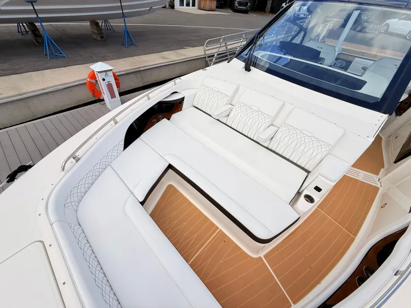 Slide: The Image of Sea Ray Sundancer 370 Outboard 2023 - 62