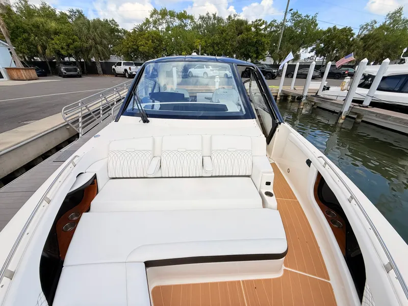 Slide: The Image of Sea Ray Sundancer 370 Outboard 2023 - 63