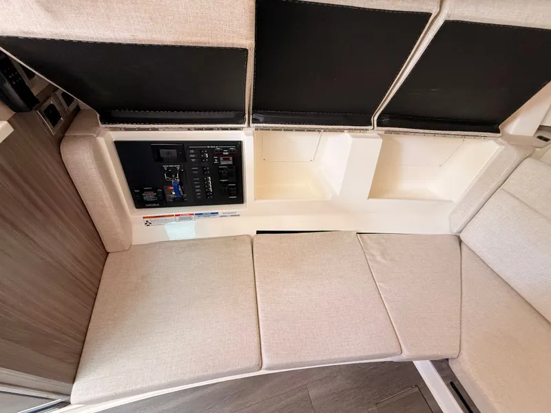 Slide: The Image of Sea Ray Sundancer 370 Outboard 2023 - 70