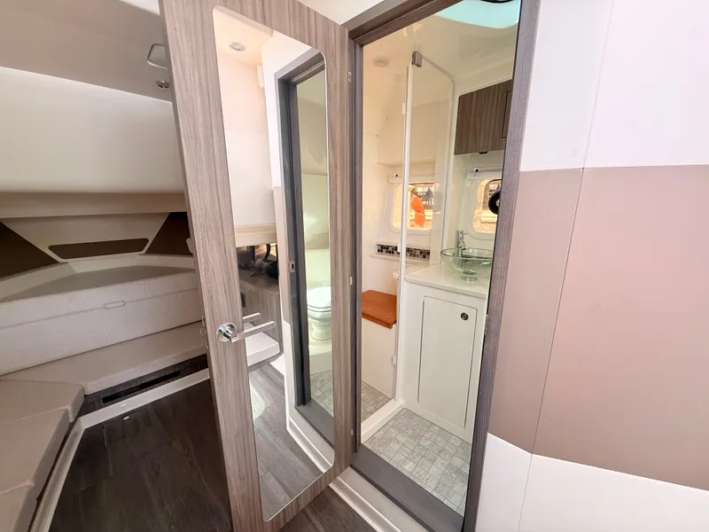 Slide: The Image of Sea Ray Sundancer 370 Outboard 2023 - 74