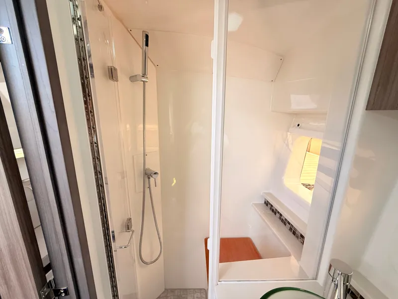 Slide: The Image of Sea Ray Sundancer 370 Outboard 2023 - 75