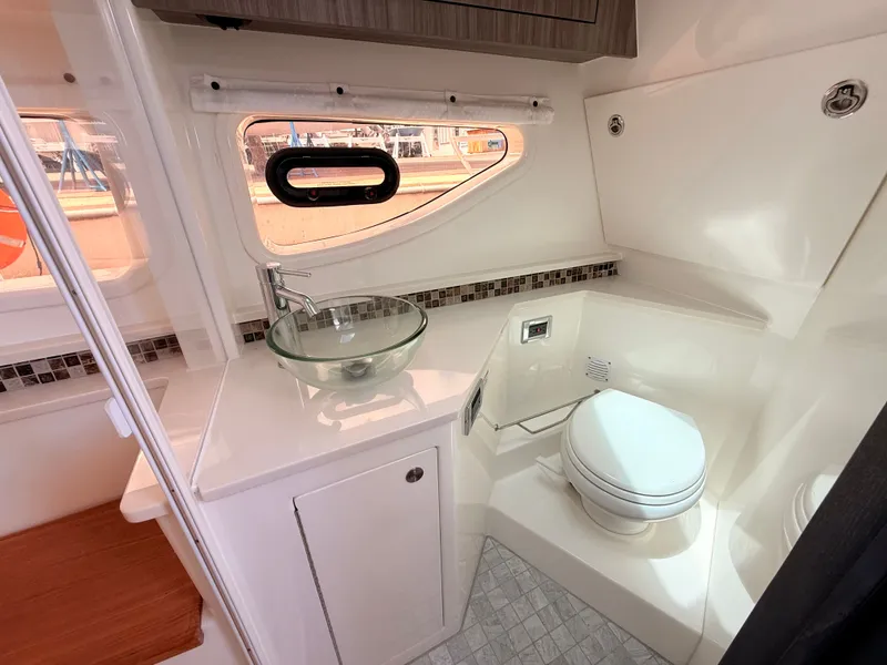 Slide: The Image of Sea Ray Sundancer 370 Outboard 2023 - 77