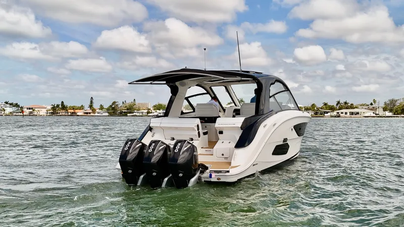 Slide: The Image of Sea Ray Sundancer 370 Outboard 2023 - 8