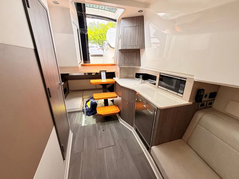 Slide: The Image of Sea Ray Sundancer 370 Outboard 2023 - 80