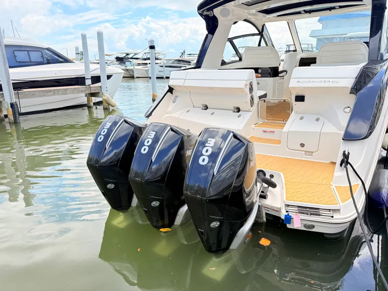 Slide: The Image of Sea Ray Sundancer 370 Outboard 2023 - 82