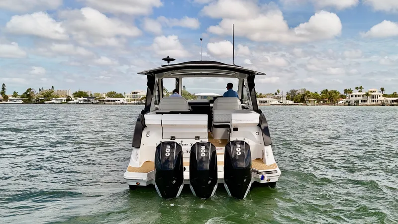 Slide: The Image of Sea Ray Sundancer 370 Outboard 2023 - 9