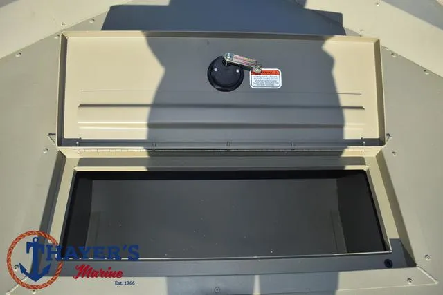 Slide: The Image of Tracker Grizzly 1648 Jon 2025 - 11