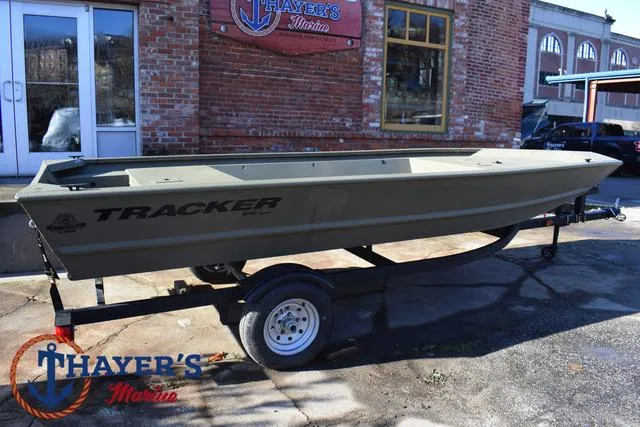 Slide: The Image of Tracker Grizzly 1648 Jon 2025 - 13