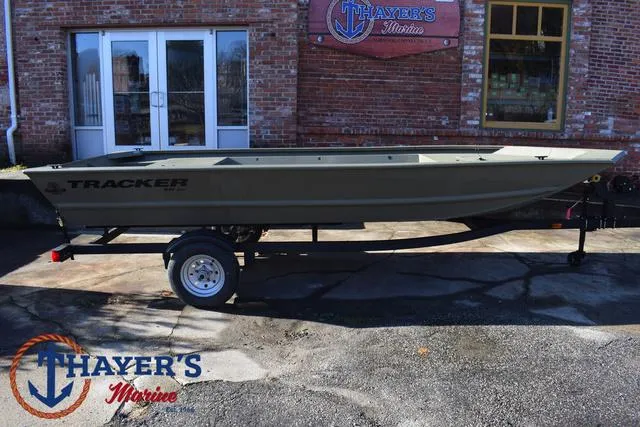 Slide: The Image of Tracker Grizzly 1648 Jon 2025 - 14