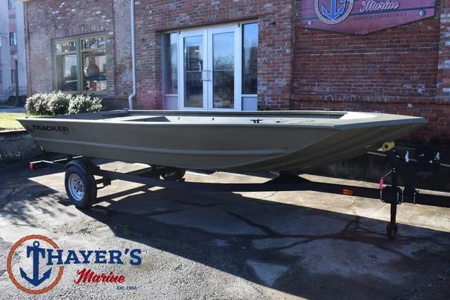 Slide: The Image of Tracker Grizzly 1648 Jon 2025 - 15