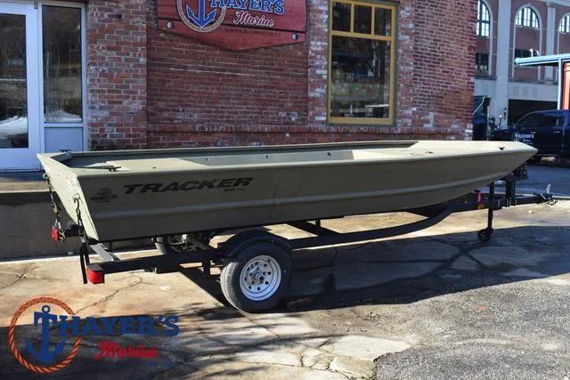 Slide: The Image of Tracker Grizzly 1648 Jon 2025 - 3