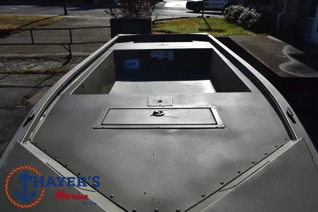 Slide: The Image of Tracker Grizzly 1648 Jon 2025 - 8