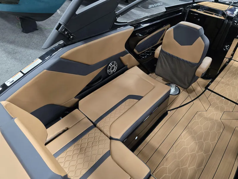 Slide: The Image of Yamaha 255XD 2025 - 18