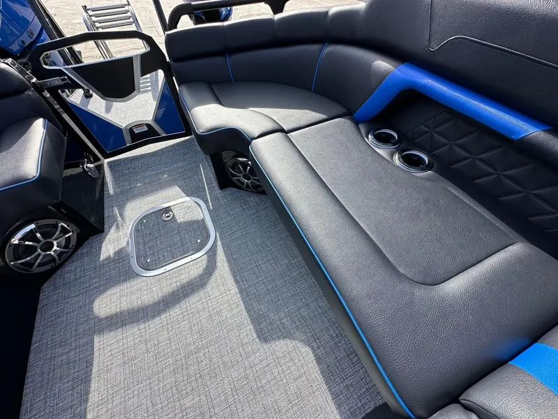 Slide: The Image of Trifecta 25 SPORT RF9 DC ARCH 2025 - 13