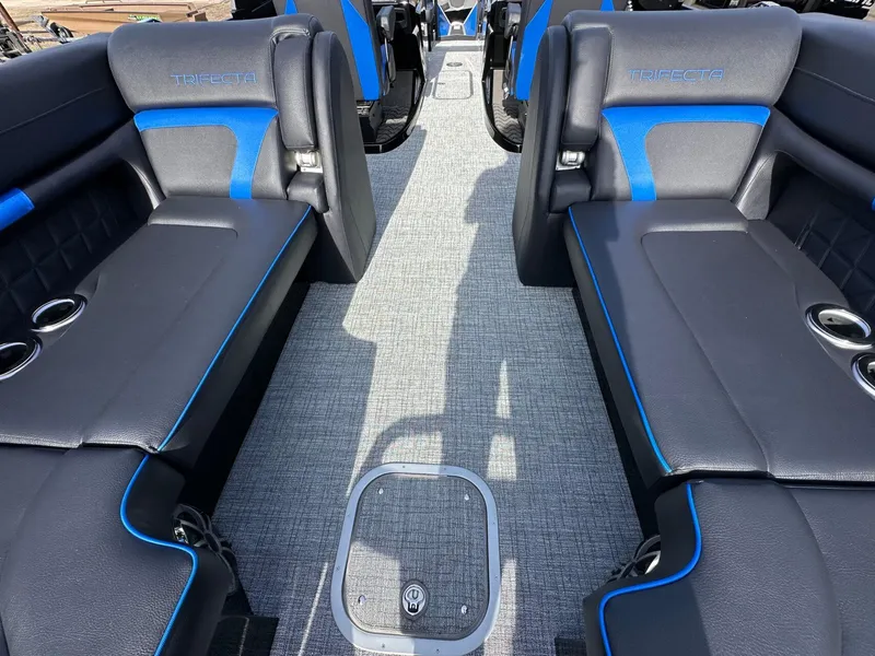 Slide: The Image of Trifecta 25 SPORT RF9 DC ARCH 2025 - 15