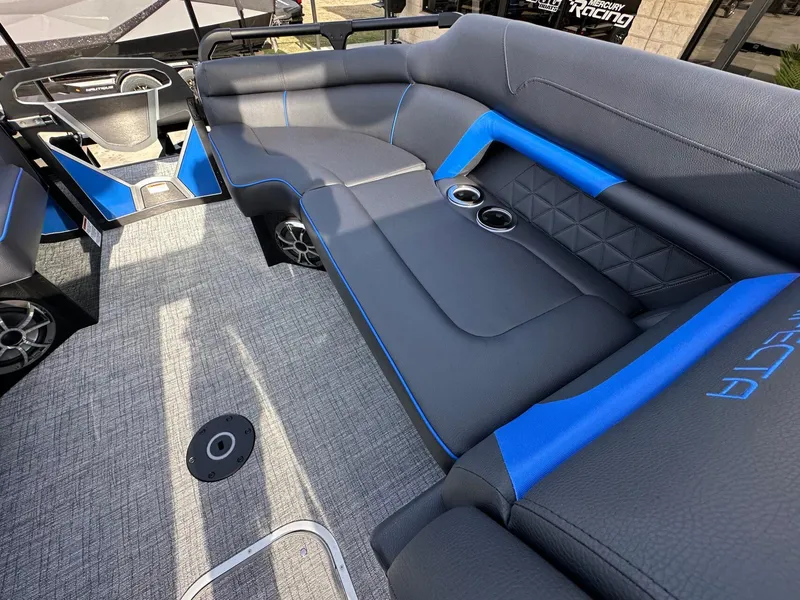 Slide: The Image of Trifecta 25 SPORT RF9 DC ARCH 2025 - 23