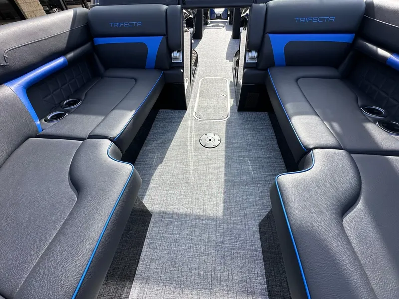 Slide: The Image of Trifecta 25 SPORT RF9 DC ARCH 2025 - 25