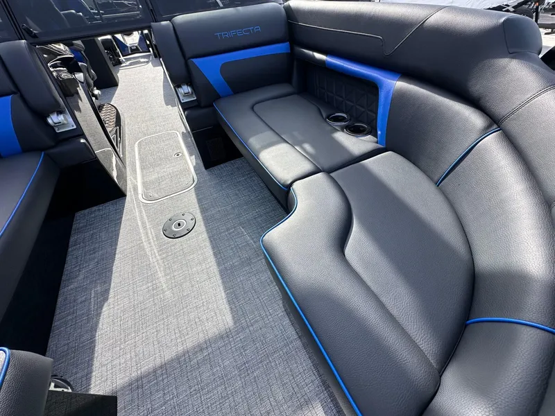 Slide: The Image of Trifecta 25 SPORT RF9 DC ARCH 2025 - 26