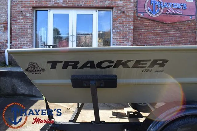 Slide: The Image of Tracker Grizzly 1754 Jon 2025 - 11