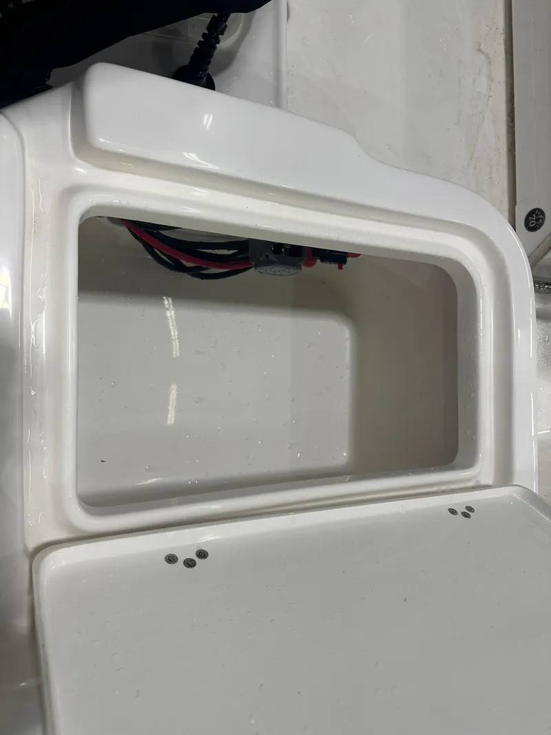 Slide: The Image of Key West 1720 Center Console 2025 - 18