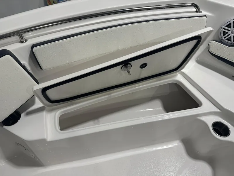 Slide: The Image of Tidewater 210 CC Adventure 2025 - 28