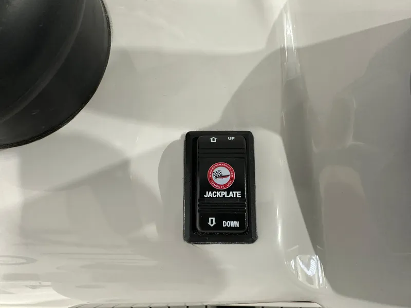 Slide: The Image of Tidewater 3100CB 2025 - 32