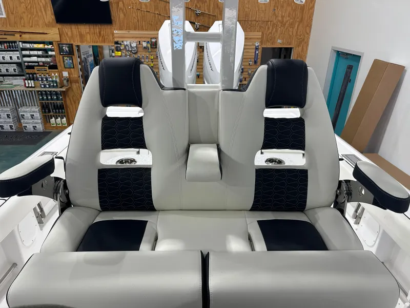 Slide: The Image of Tidewater 3100CB 2025 - 41