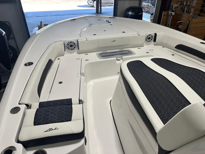 Slide: The Image of Tidewater 3100CB 2025 - 53