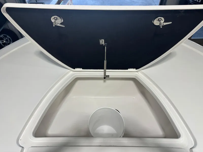 Slide: The Image of Tidewater 3100CB 2025 - 57