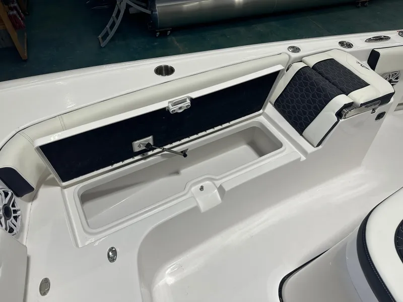 Slide: The Image of Tidewater 3100CB 2025 - 59