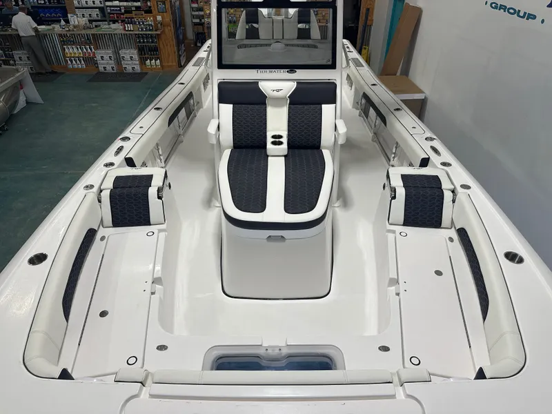 Slide: The Image of Tidewater 3100CB 2025 - 63