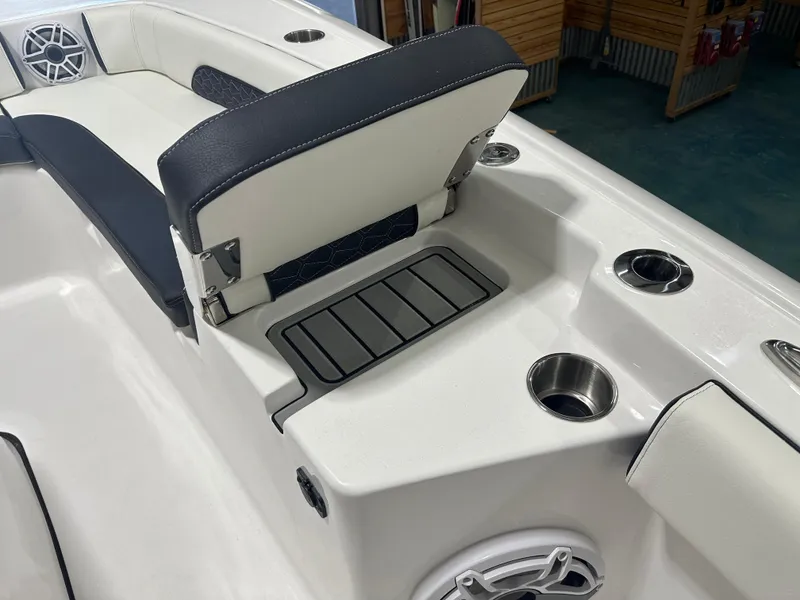 Slide: The Image of Tidewater 3100CB 2025 - 73