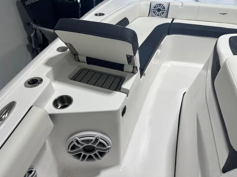 Slide: The Image of Tidewater 3100CB 2025 - 74